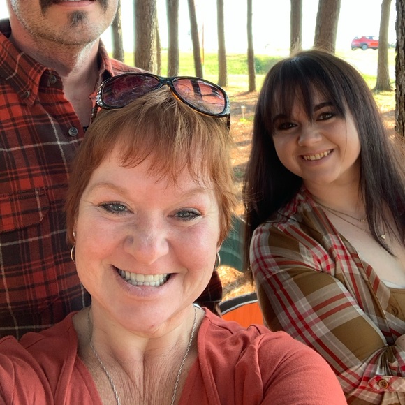 Meet your Posher, Cynthia - Picture 1 of 1